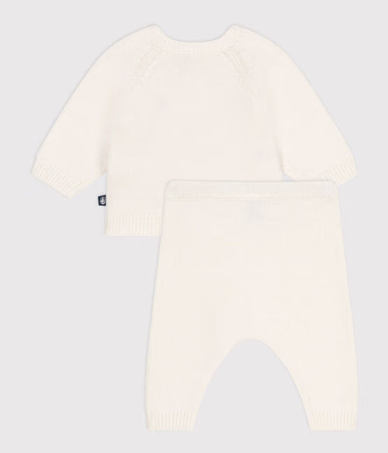 BABIES TWO-PIECE KINITTED OUTFIT WITH EMBROIDERED HEARTS