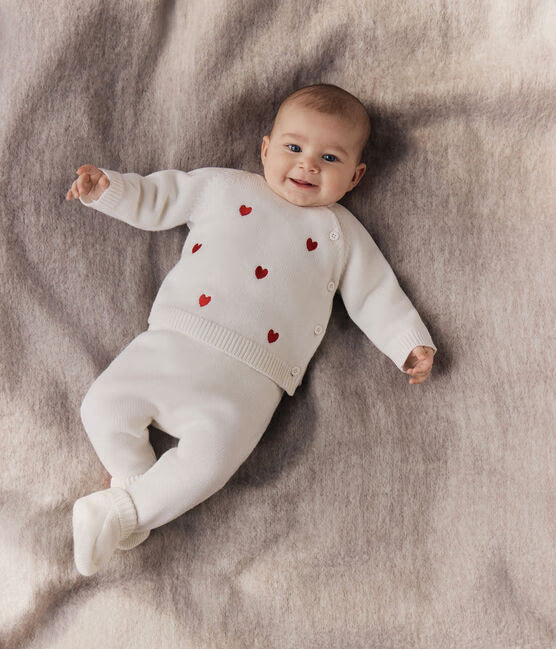 BABIES TWO-PIECE KINITTED OUTFIT WITH EMBROIDERED HEARTS