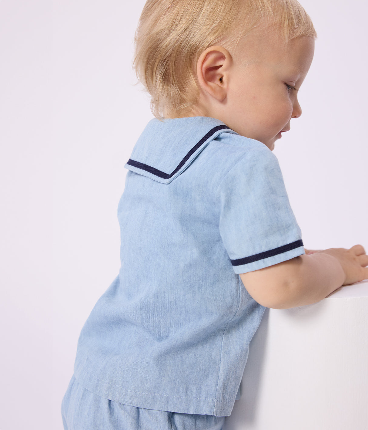 BABIES' 2-PIECE SET IN CHAMBRAY INCLUDING A T-SHIRT WITH A SAILOR COLLAR