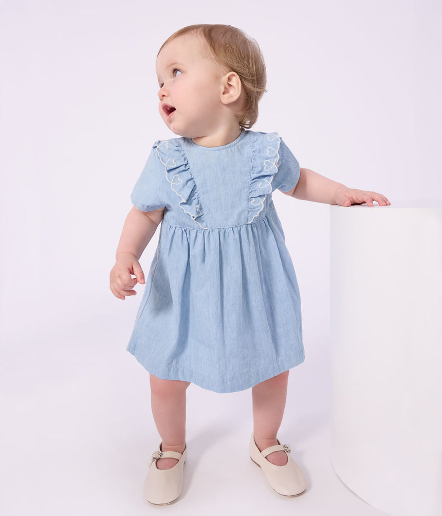 BABIES’ SHORT-SLEEVED COTTON DRESS IN CHAMBRAY, EMBROIDERED WITH HEARTS