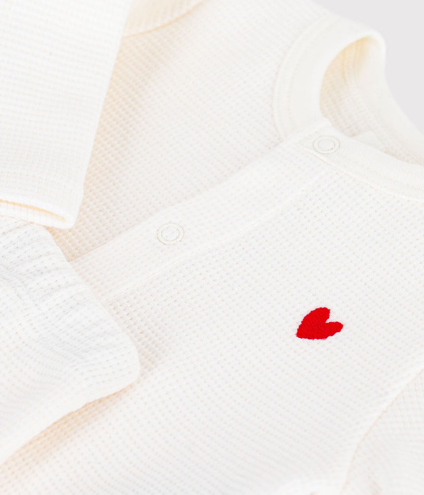 BABY SET IN PLAIN EMBROIDERED COTTON CHEST