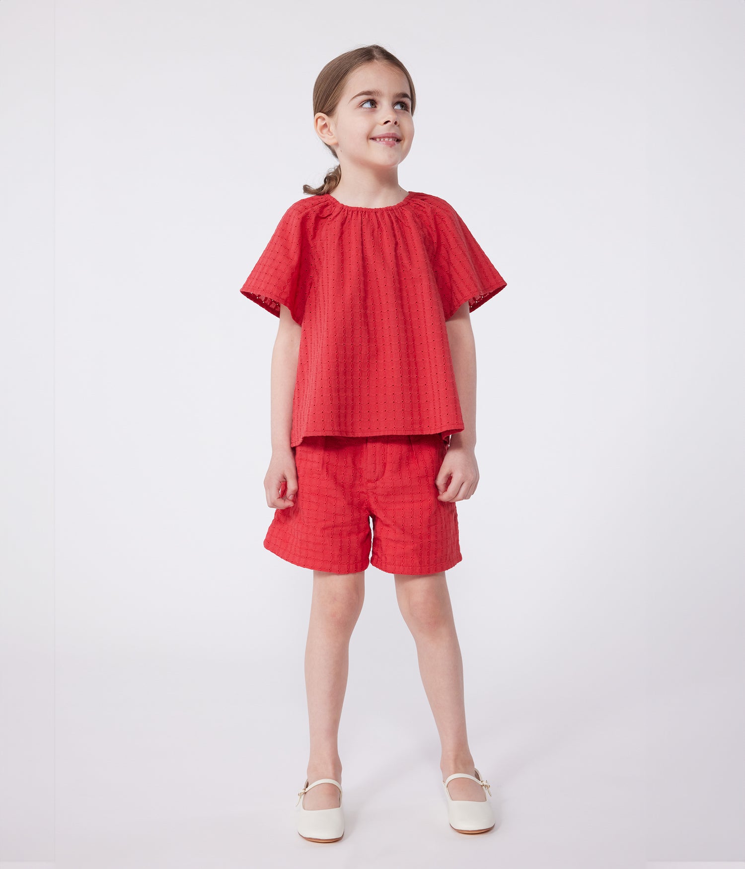 CHILDRENS SHORT-SLEEVED COTTON BLOUSE WITH A FLORAL PATTERN CHILDRENS SHORT-SLEEVED COTTON BLOUSE WITH A FLORAL PATTERN