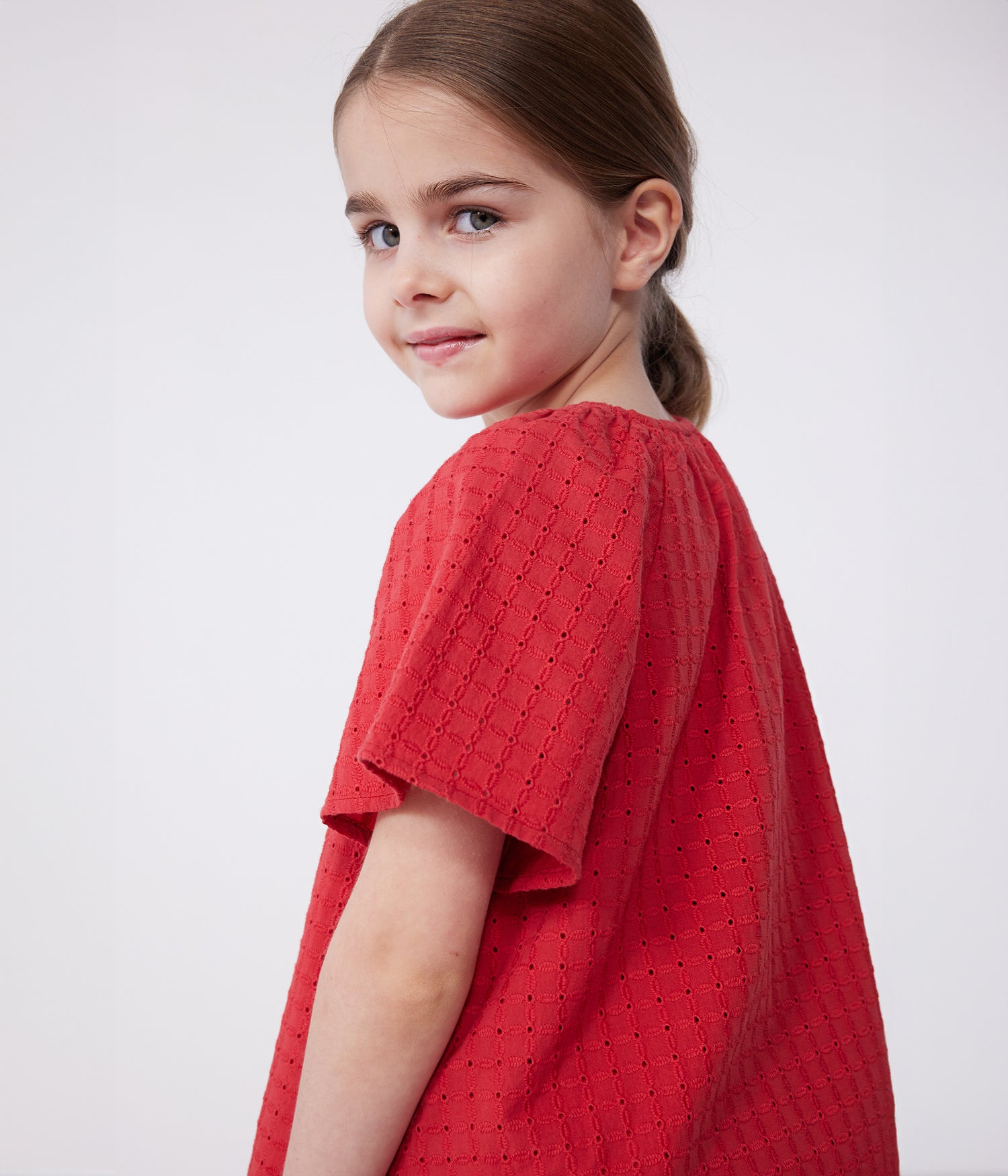 CHILDRENS SHORT-SLEEVED COTTON BLOUSE WITH A FLORAL PATTERN CHILDRENS SHORT-SLEEVED COTTON BLOUSE WITH A FLORAL PATTERN