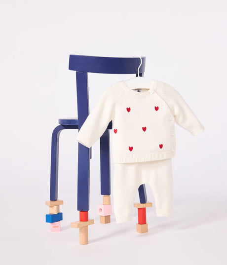 BABIES TWO-PIECE KINITTED OUTFIT WITH EMBROIDERED HEARTS