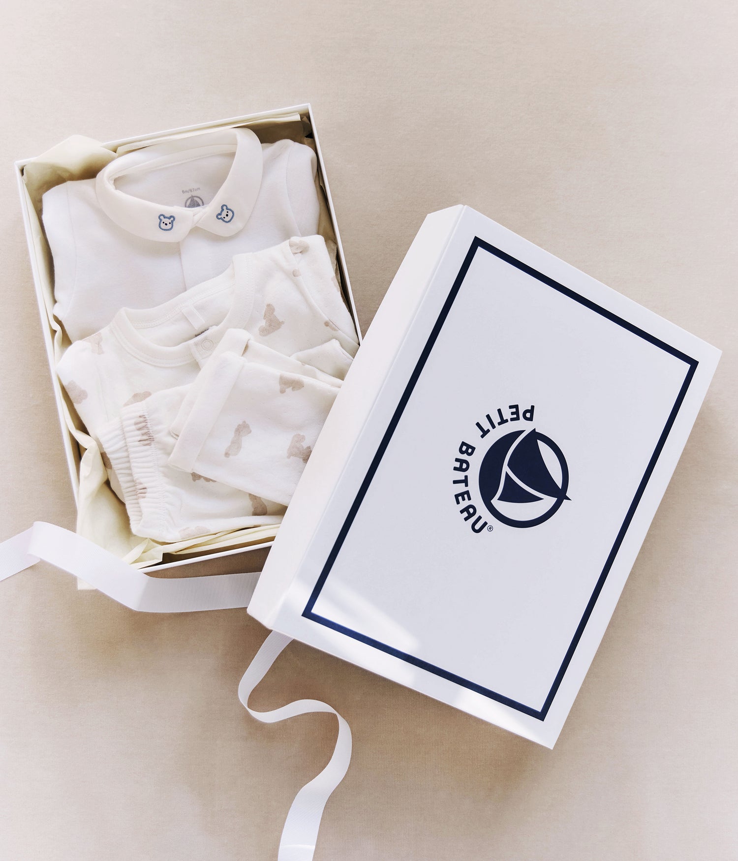 BABIES' TEDDY BEAR PRINT COTTON 3-PIECE GIFT SET BABIES' TEDDY BEAR PRINT COTTON 3-PIECE GIFT SET