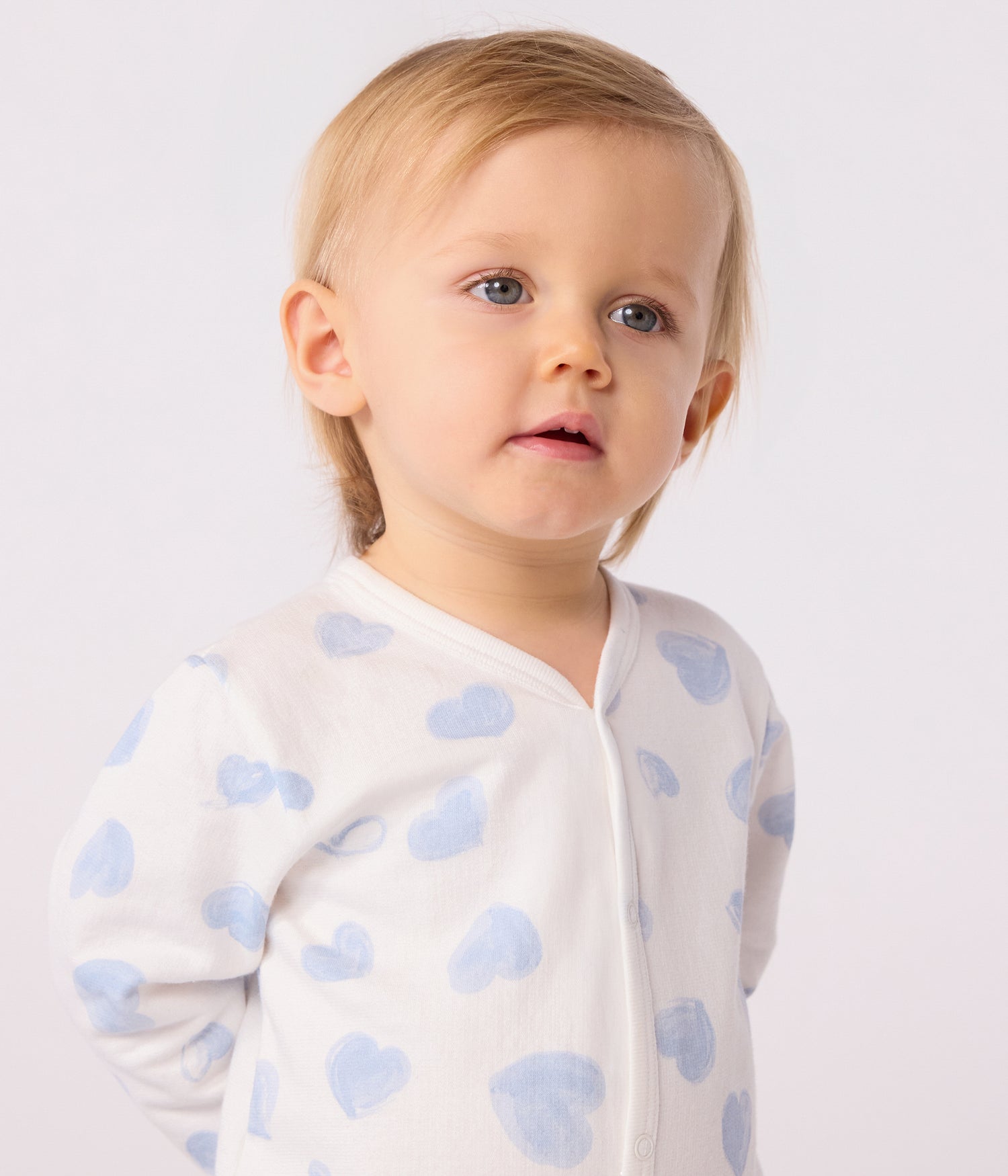BABIES' BRUSHED FLEECE HEART-PRINT PYJAMAS WITH A COLLAR BABIES' BRUSHED FLEECE HEART-PRINT PYJAMAS WITH A COLLAR