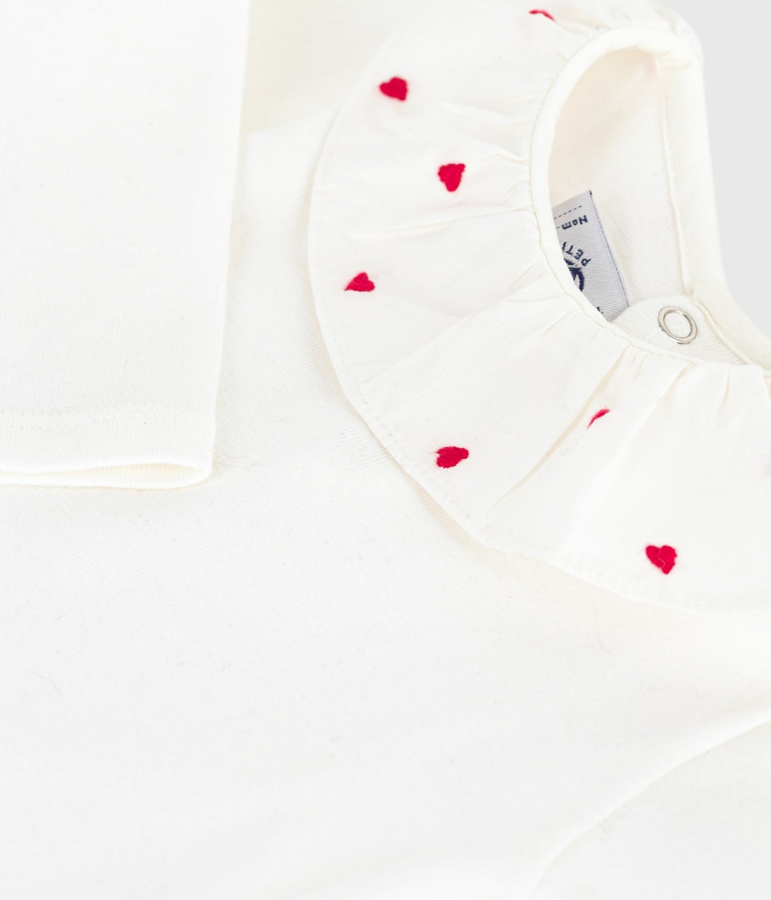 BABIES' PLAIN COTTON BODY WITH AN EMBROIDERED COLLAR BABIES' PLAIN COTTON BODY WITH AN EMBROIDERED COLLAR