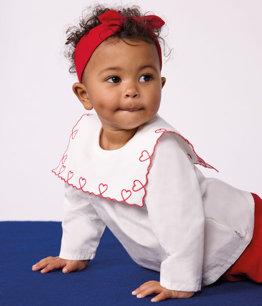 BABIES' LONG-SLEEVED COTTON POPLIN BLOUSE WITH EMBROIDERED HEARTS