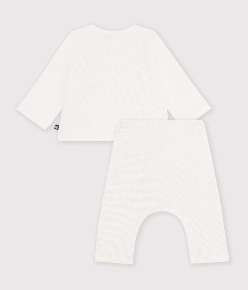 BABY SET IN PLAIN EMBROIDERED COTTON CHEST