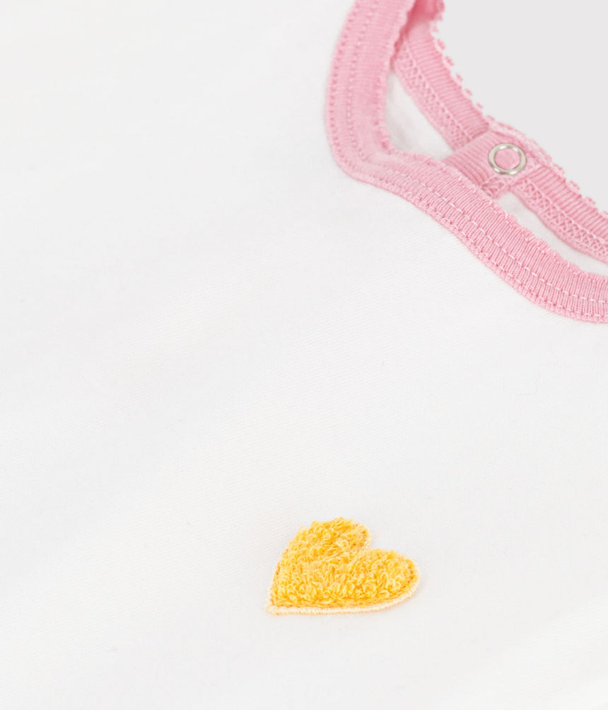BABIES' SHORT-SLEEVED PLAIN COTTON T-SHIRT WITH A HEART BADGE