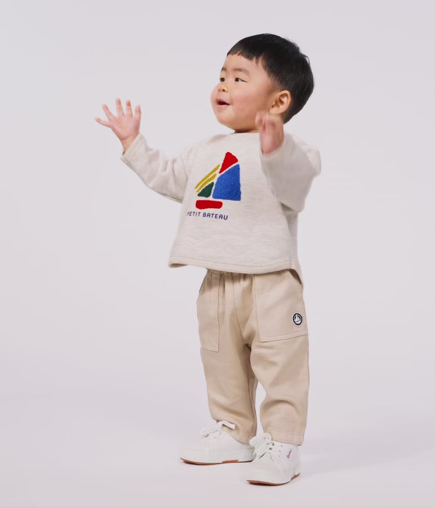 BABIES' CARGO-STYLE TROUSERS IN PLAIN COTTON WITH A BADGE